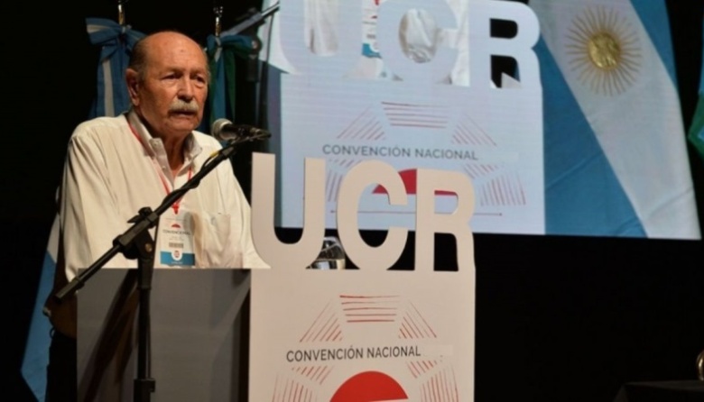 El titular de la Convención radical saliente dice que "Macri tiene ganas de romper" JxC