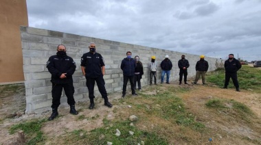 En una cárcel bonaerense elaboraron bloques de cemento para el paredón de una escuela