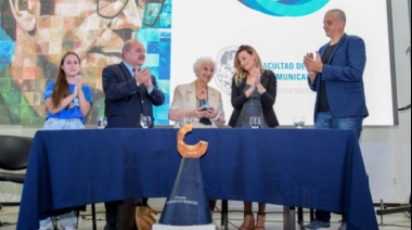 La Facultad de Periodismo de la UNLP distinguió a Estela Carlotto con el Premio Rodolfo Walsh