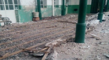 Se desmoronó el techo de una escuela primaria de Junín y por milagro ocurrió un día sábado
