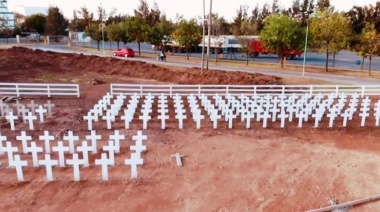 Detenidos en cárcel de Campana elaboran 230 cruces para réplica del cementerio de Darwin