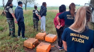 Arrojan unos 130 kilos de cocaína desde una avioneta a un campo y hay cuatro detenidos
