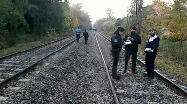 Una joven cruzó las vías con auriculares puestos y la atropelló el tren en Maschwitz