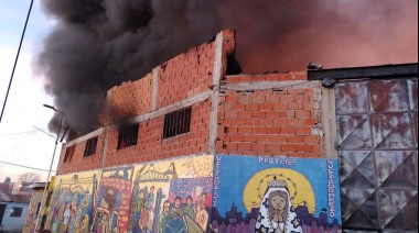 Bernal: impactante incendio en el depósito de una cooperativa de cartoneros