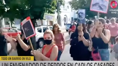 Carlos Casares marchó en protesta por la muerte de 36 perros en una semana