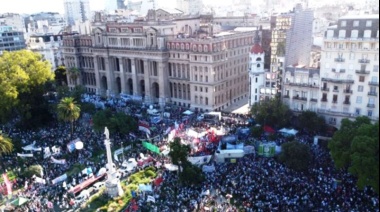 Multitudinaria marcha al Palacio de Tribunales por la "democratización de la Justicia"