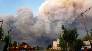 Operativos en Ramallo, San Nicolás y Baradero para asistir a vecinos afectados por el humo.