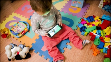 Alertan sobre los peligros del uso de pantallas en menores