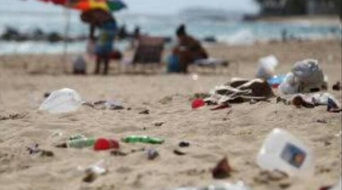Según un censo, más del 80% de los residuos que hay en las playas bonaerenses son plásticos