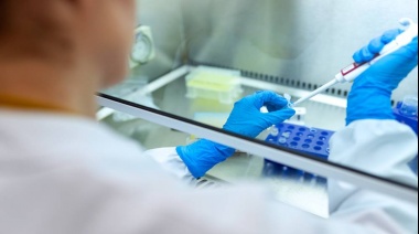 Científicos argentinos desarrollaron dos kits que detectan el coronavirus en una hora